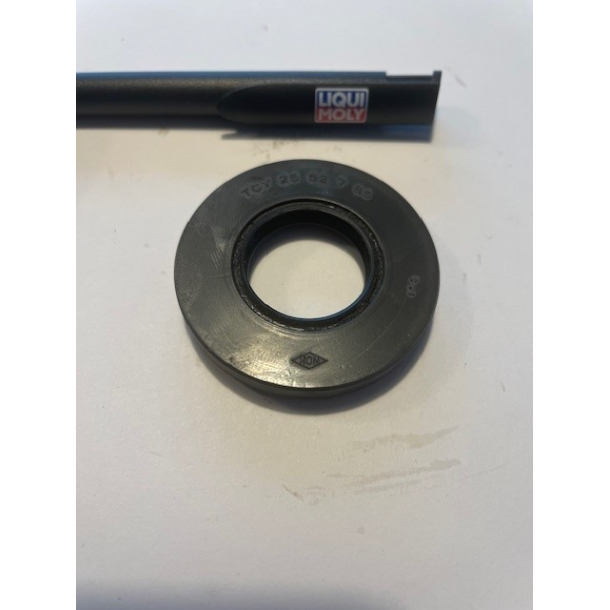 Suzuki 0928325047 09283-25047 Seal, Oil(25x52x8.5) (Yamaha 9310225018 93102-25018-00 (25x52x8-146)