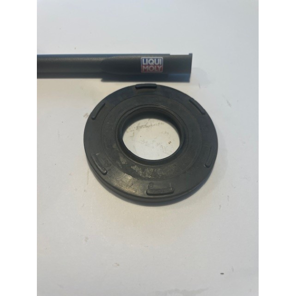 SUZUKI 0928330003 09283-30003 SEAL,OIL(30X65X8) GT500 T500 68-77