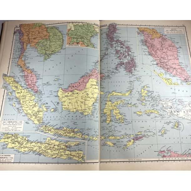 BRUGT RIMELIG STAND The Standard Reference Atlas - George Philip - Publisher George Philip &amp; Son Limited 1956 1. oplag 1. udgave Hardback