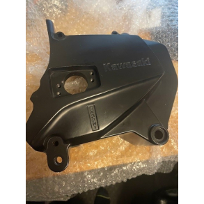 Kawasaki 140261048 14026-1048 (140261105 14026-1105 140261085 14026-1085) COVER-CHAIN, Black GPZ1100