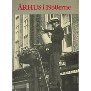 BRUGT RIMELIG STAND SOM NY �rhus i 1930erne � set gennem fotografen �ge Fredslund Andersens linse