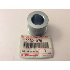 Kawasaki 42032070 42032-070 COLLAR, REAR AXLE Z1000A