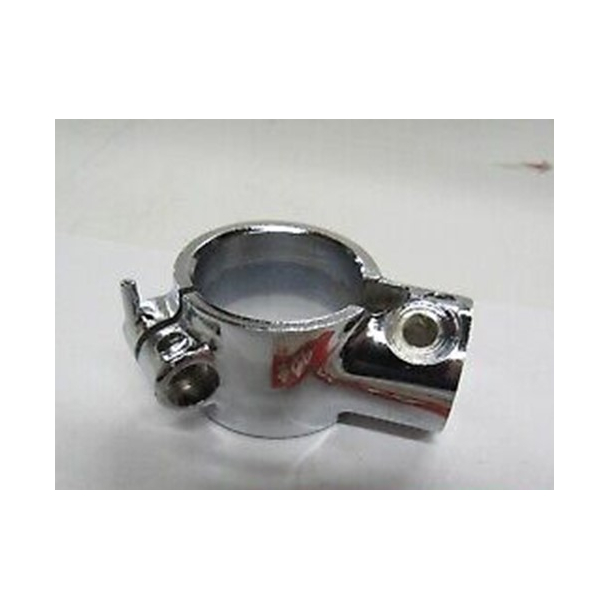 Suzuki 3568138A00 35681-38A00 BRACKET, FRONT TURN SIGNAL LH VS700/750