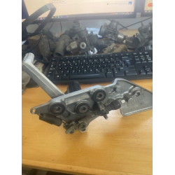 BRUGT FODHVILER OG BREMSEPEDAL GSFS1200 97-05 SUZUKI 43510-27820 BRACKET SET,FR FOOTREST,R