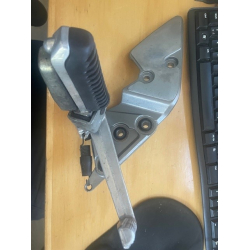 BRUGT FODHVILER OG BREMSEPEDAL GSFS1200 97-05 SUZUKI 43510-27820 BRACKET SET,FR FOOTREST,R