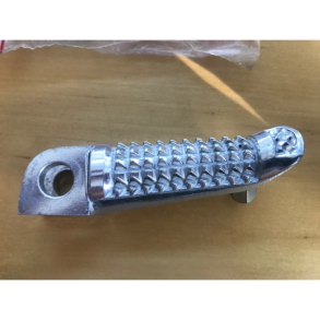 SUZUKI 4352635F00 43526-35F00 BAR,FR FOOTREST,L GSXR600/750/1000 2000-2005