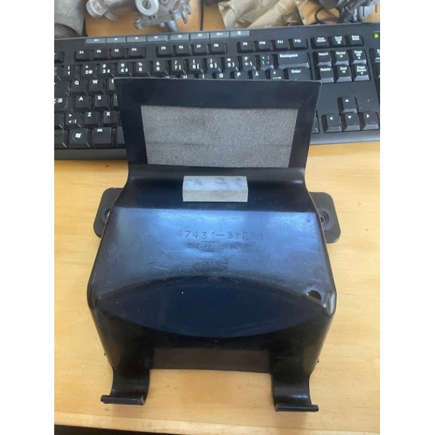 BRUGT SUZUKI 4743131F00 47431-31F00 BOX,MANUAL GSF600GSF1200 BANDIT 2000-2005