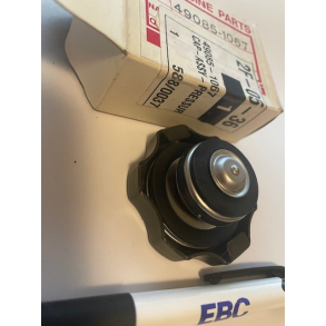 Kawasaki 490851067 49085-1067 490851052 49085-1052 490851054 49085-1054 490851057 Cap-assy-pressure