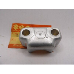SUZUKI 5113231030 51132-31030 HOLDER,AXLE GS250/300/400/425/450/650/750 GSX400/450 GT250/380/550/750 GR650 XN85 RE5