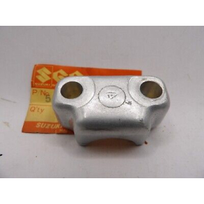 SUZUKI 5113231030 51132-31030 HOLDER,AXLE GS250/300/400/425/450/650/750 GSX400/450 GT250/380/550/750 GR650 XN85 RE5