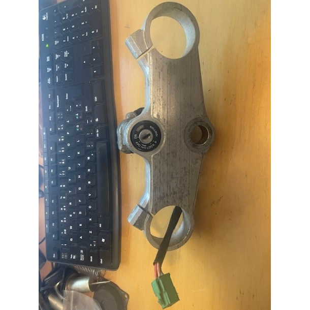 BRUGT VERSTE GAFFELBRO INCL TNDINGSLS U. ngle SUZUKI 51311-17E00 HEAD,STEERING STEM GSXR600/750W