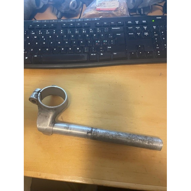 BRUGT CLIPON STYR HJRE SUZUKI 5611133E00 56111-33E00 HANDLEBAR,R GSXR750 SRAD 1996-1999