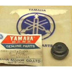 Yamaha 5832171400 583-21714-00-00 &amp; 583-21747-00 KNOB &amp; DAMPER,SIDE COVER XT/TT 500