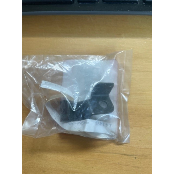 SUZUKI 5926638D00 59266-38D00 CLAMP,FR BRAKE HOSE UPRRG125GSX-R600GSX-R750GSX-R1100WGSX1300RTL