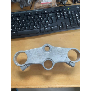 BRUGT VERSTE GAFFELBRO SUZUKI 5131117E00 51311-17E00 HEAD,STEERING STEM GSXR600W GSXR750W 92-95