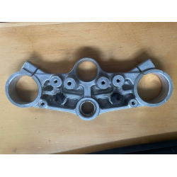 BRUGT VERSTE GAFFELBRO SUZUKI 5131117E00 51311-17E00 HEAD,STEERING STEM GSXR600W GSXR750W 92-95