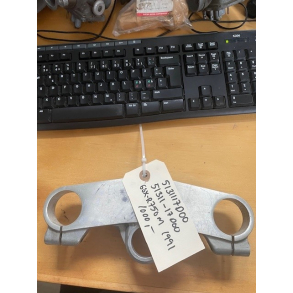 BRUGT verste gaffelbro Head,Steering Stem Suzuki 5131117D00 51311-17D00 GSX-R750 1991