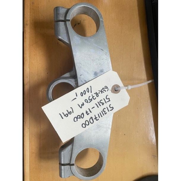 BRUGT verste gaffelbro Head,Steering Stem Suzuki 5131117D00 51311-17D00 GSX-R750 1991