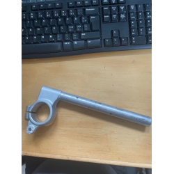 BRUGT HJRE CLIPON STYR HANDLEBAR,RH Suzuki 5611117D00 56111-17D00 GSX-R750 1988-1991