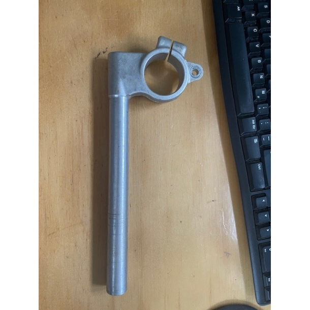 BRUGT HJRE CLIPON STYR HANDLEBAR,RH Suzuki 5611117D00 56111-17D00 GSX-R750 1988-1991