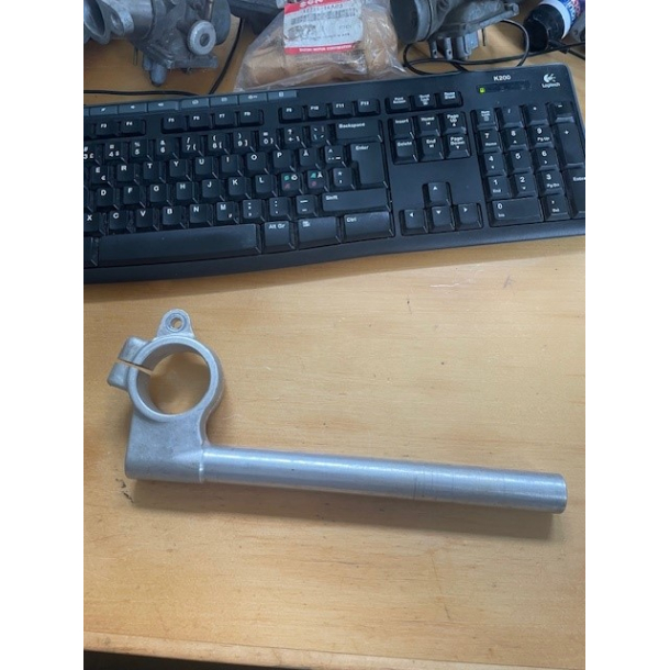 BRUGT HJRE CLIPON STYR HANDLEBAR,RH Suzuki 5611117D00 56111-17D00 GSX-R750 1988-1991