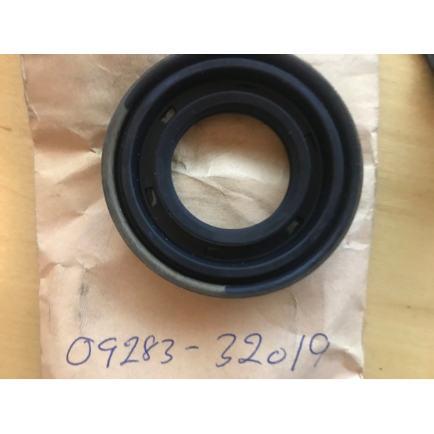 SUZUKI 928332019 09283-32019 0928332018 09283-32018 SEAL,OIL 32X64X8 GSX400 80-81 GS450 80-82