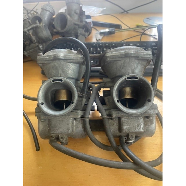 BRUGT Karburator Keihin 1a8-60 CARBURETOR ASSEMBLY YAMAHA XS500