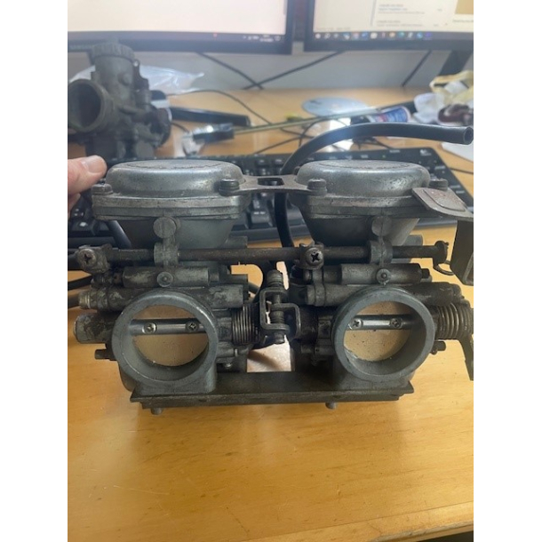 BRUGT Karburator Keihin 1a8-60 CARBURETOR ASSEMBLY YAMAHA XS500