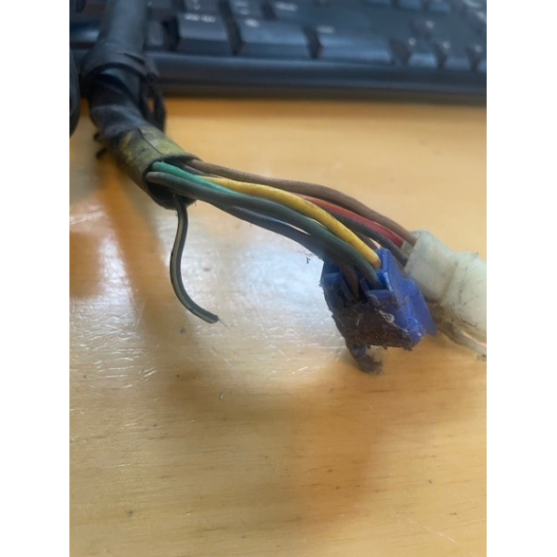 BRUGT STYRKONTAKT DEFEKT STIK SE FOTOS YAMAHA 4TV8397200 4TV-83972-00 SWITCH, HANDLE 4 YZF600R