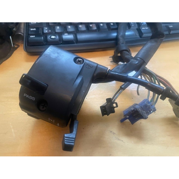 BRUGT STYRKONTAKT DEFEKT STIK SE FOTOS YAMAHA 4TV8397200 4TV-83972-00 SWITCH, HANDLE 4 YZF600R