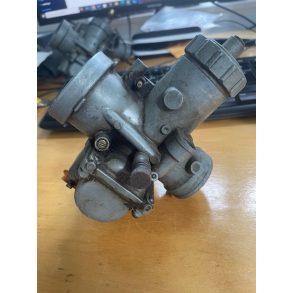  BRUGT Karburator SUZUKI CARBURETOR ASSY, RH A,B 13201-15313 MIKUNI SUZUKI T500 GT500