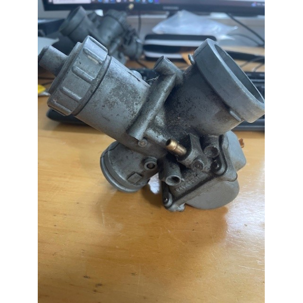  BRUGT Karburator SUZUKI CARBURETOR ASSY, RH A,B 13201-15313 MIKUNI SUZUKI T500 GT500