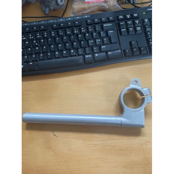 BRUGT VENSTRE CLIPON STYR HANDLEBAR,L Suzuki 5615117D00 56151-17D00 GSX-R750 1988-1991